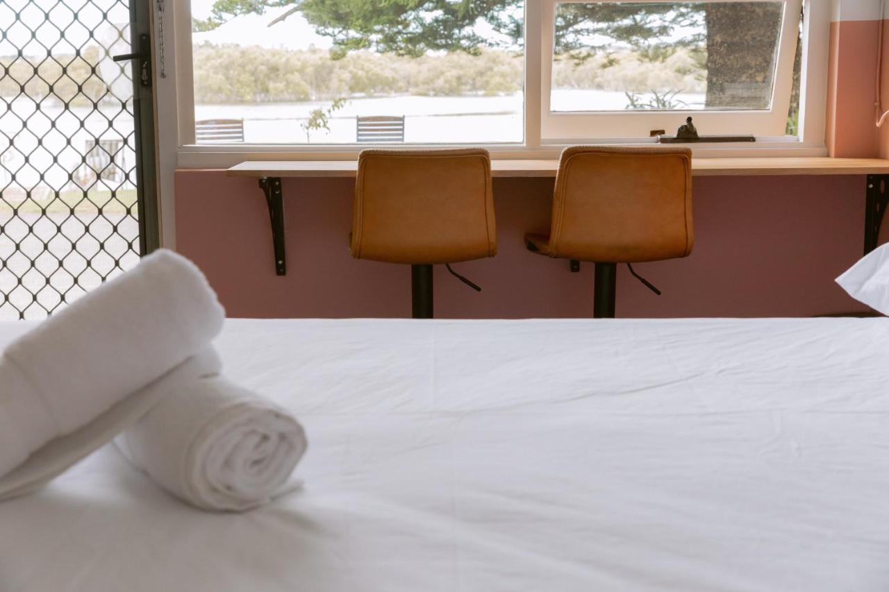 سوانزي Black Swan Waterfront Motel (Adults Only) المظهر الخارجي الصورة